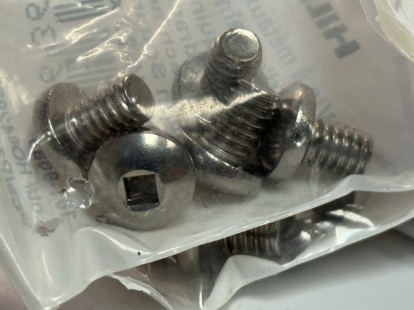 1/4-20 x 3/8-inch Round Head Square Drive Machine Screws - 15 pcs - Image 3