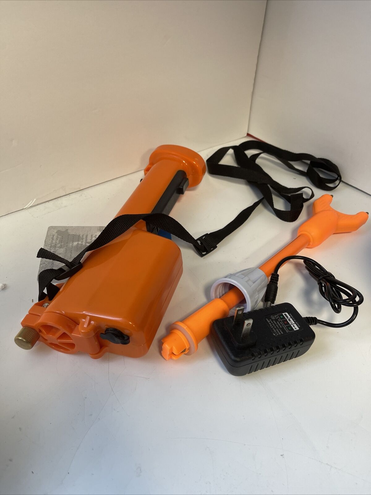 https://techno-tek.com/wp-content/uploads/imported/5/55/Livestock-Prod-Electric-Cattle-Prod-Rechargeable-Animal-Hot-Shot-Tool-Safety-New-115866422855-4.jpg
