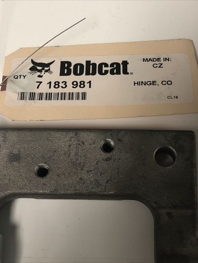 Hinge-CO-7183981-Genuine-Bobcat-Parts-NEW-114759063095-2